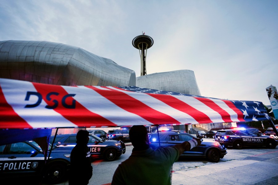 police-now-believe-3-gunmen-involved-in-deadly-shootout-near-seattle-space-needle