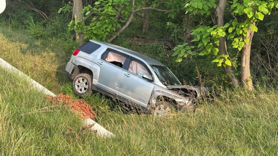 one-car-crashes-off-side-of-sr-224-in-poland