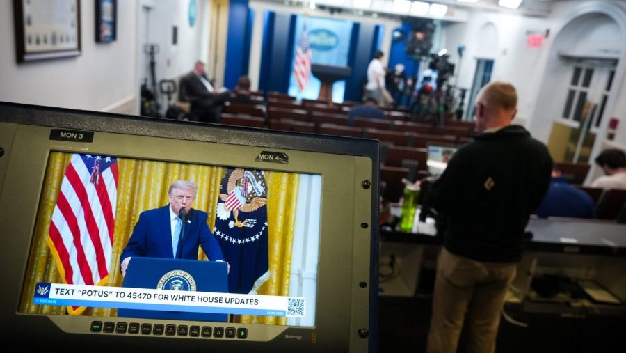 trump’s-teleprompter-operator-who-bet-on-speeches-no-longer-working-in-the-government