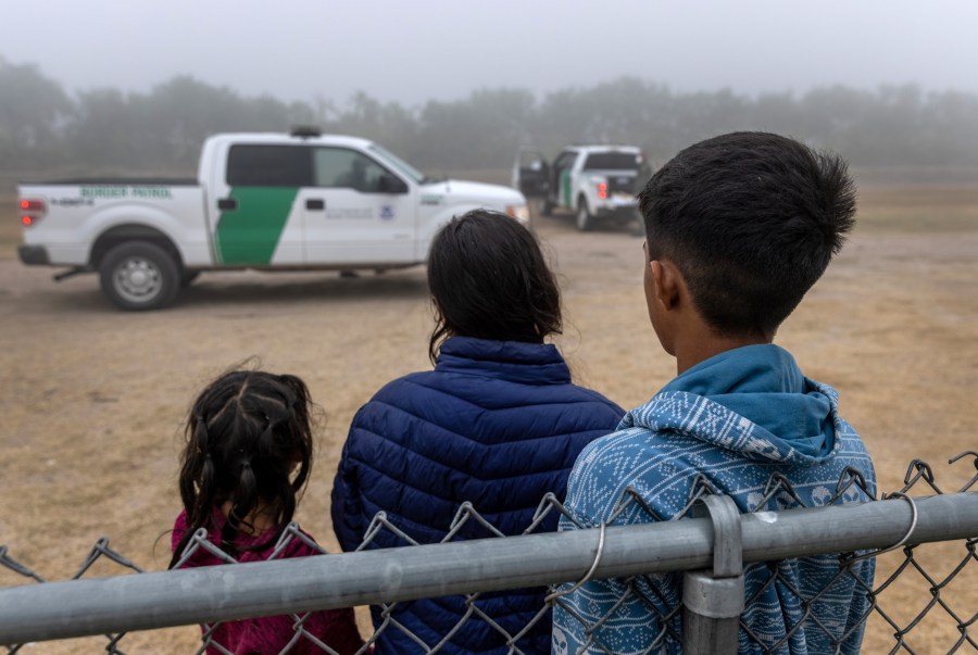 report:-undocumented-population-has-swelled-to-15.8-million,-a-‘new-peak’