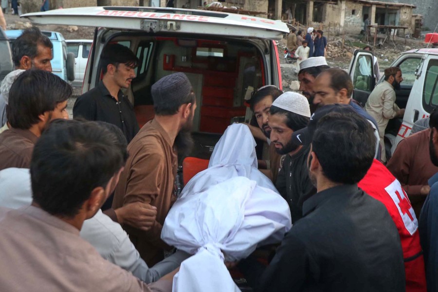 coal-mine-blast-in-pakistan-kills-at-least-32-miners-and-traps-10-others