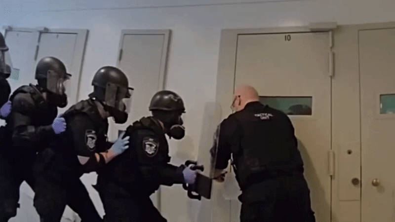 video:-officers-storm-jail-cell-of-mom-accused-of-killing-her-kids,-burying-them-in-suitcases