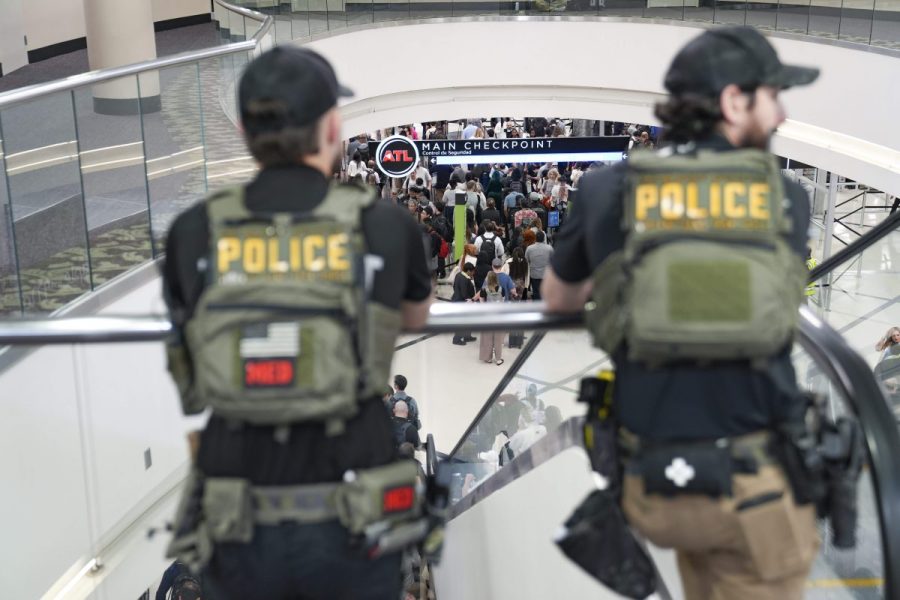 ice-surge-expands-across-us,-airports-as-crackdown-on-migrants-grows