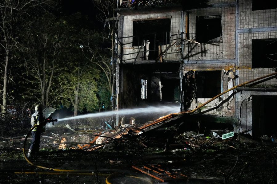 russia-hits-ukrainian-capital-with-ballistic-missiles-and-drones,-killing-at-least-9