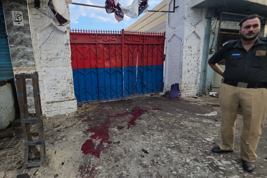 suicide-bomber-strikes-antimilitant-rally-in-northwestern-pakistan,-kills-at-least-14
