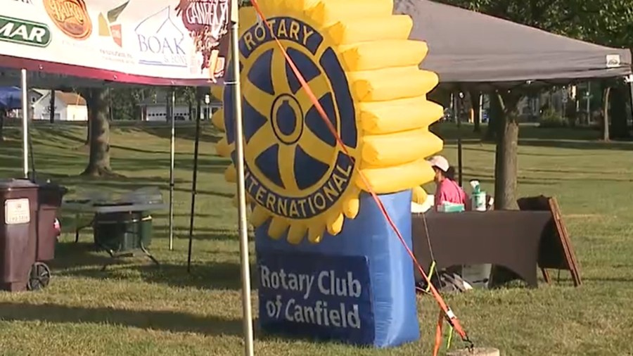 community-toasts-to-canfield-at-wine-and-beer-gala
