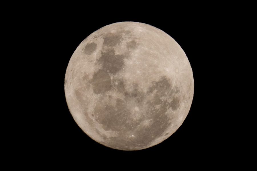 discarded-spacex-rocket-is-on-a-high-speed-collision-course-with-the-moon