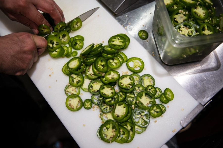 salmonella-outbreak-linked-to-jalapenos-served-at-chipotle,-qdoba-hits-27-states