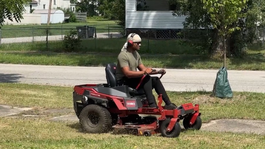 ‘i-just-wanted-to-help-out’:-warren-man-cleans-community-basketball-courts