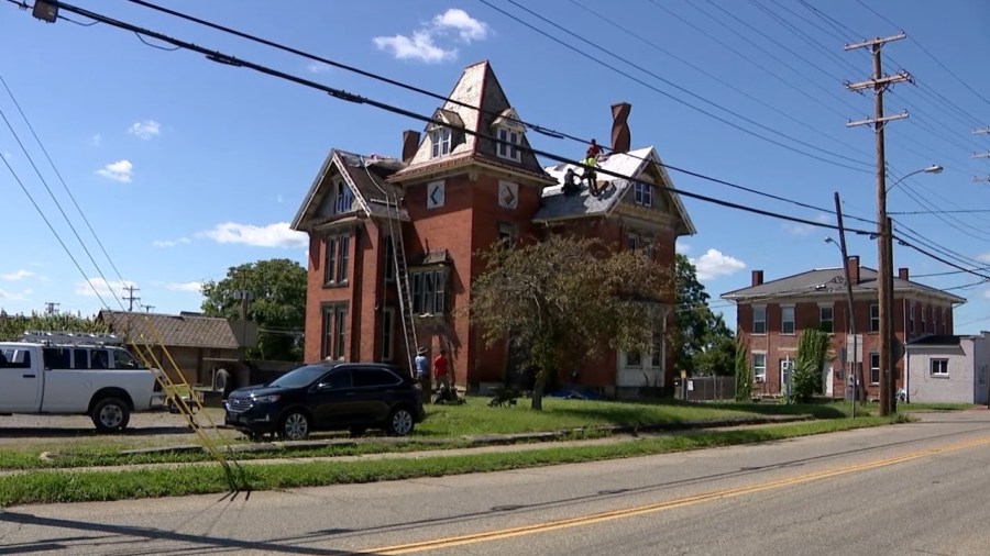 family-wants-to-turn-salem-house-into-twisted-chimney-inn