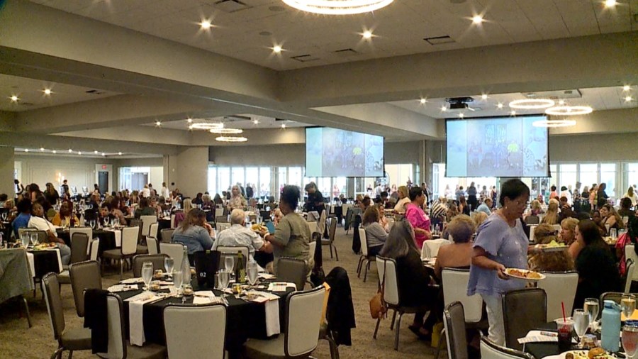 purse-bingo-raises-money-for-gateways-to-better-living