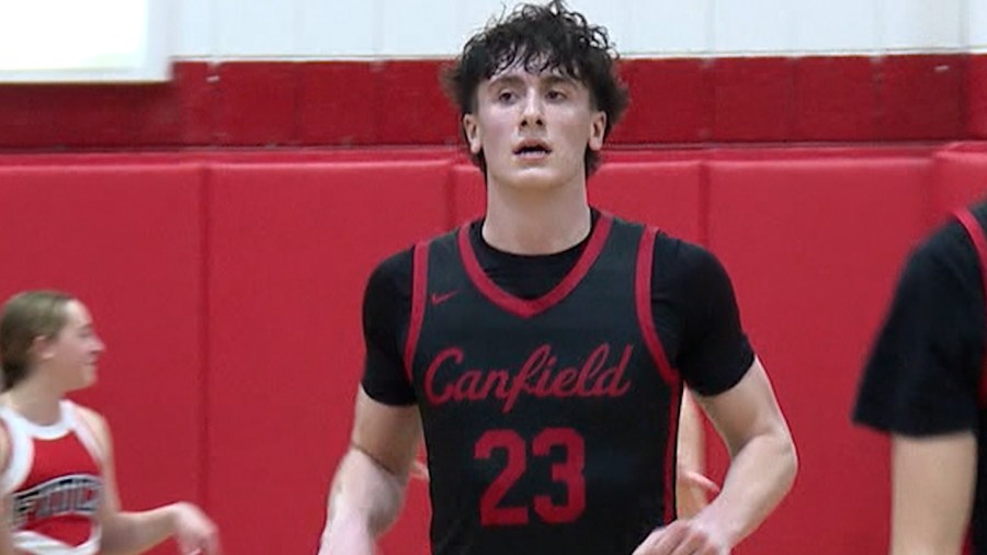 canfield-basketball-standout-commits-to-college-program