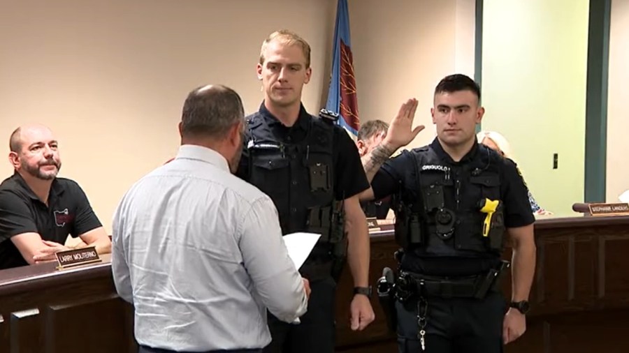 two-officers-sworn-in-during-boardman-trustees’-meeting
