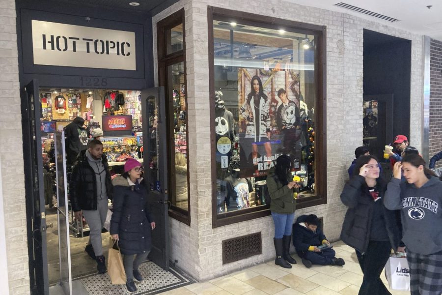 spirit-halloween-owner-to-acquire-hot-topic,-boxlunch
