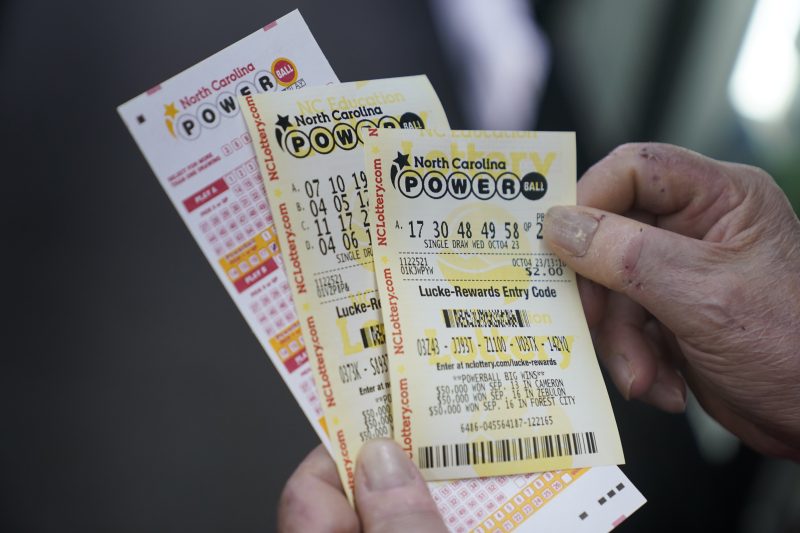 $1-billion-powerball-jackpot:-which-payout-option-is-best-if-you-win?