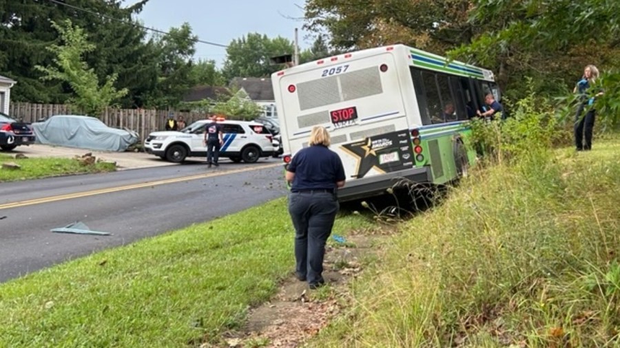 bus-and-suv-collide-in-youngstown,-sending-people-to-hospital