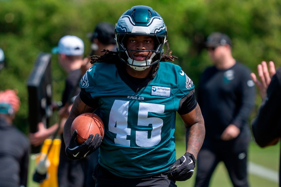 browns-claim-tight-end-off-waivers-from-eagles