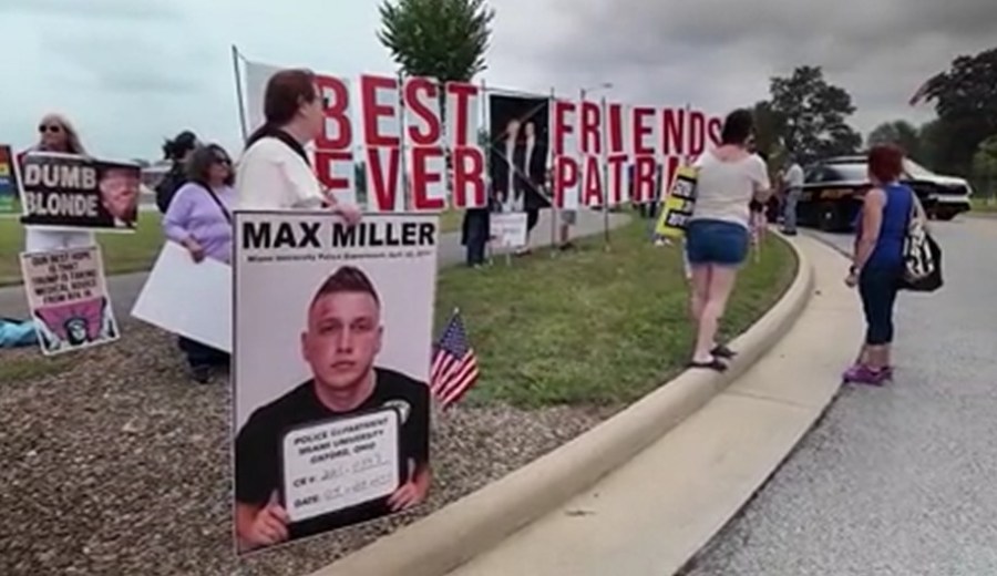 protesters-gather-for-president-trump’s-ne-ohio-visit