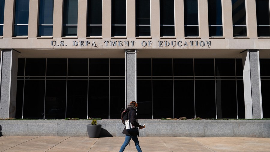 fewer-student-loan-borrowers-falling-behind-on-payments:-report