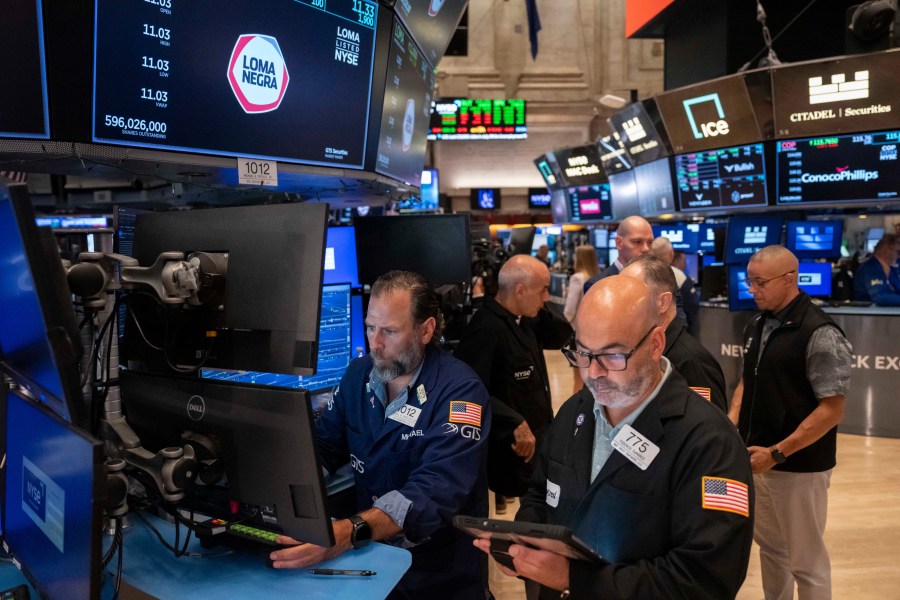 us-stocks-rise-to-a-record-as-oil-prices-drop-and-inflation-gets-less-bad