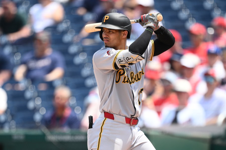 pirates-officially-place-catcher-on-injured-list