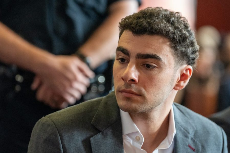 luigi-mangione-expected-to-plead-guilty-to-federal-stalking-charges:-report