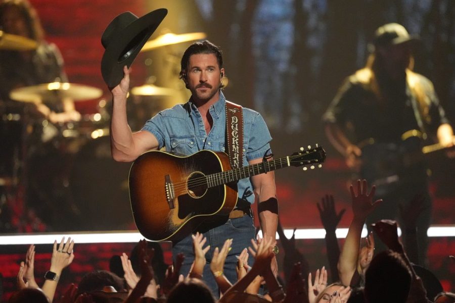 country-star-surprises-facebook-marketplace-seller-with-purchase