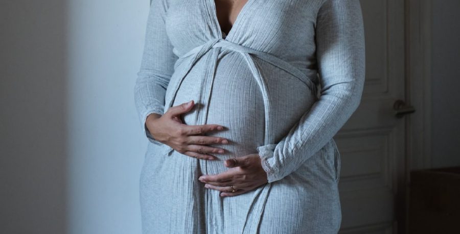 la.-surrogate-defies-parents’-wishes,-gives-birth-to-baby-with-heart-defect-amid-legal-battle