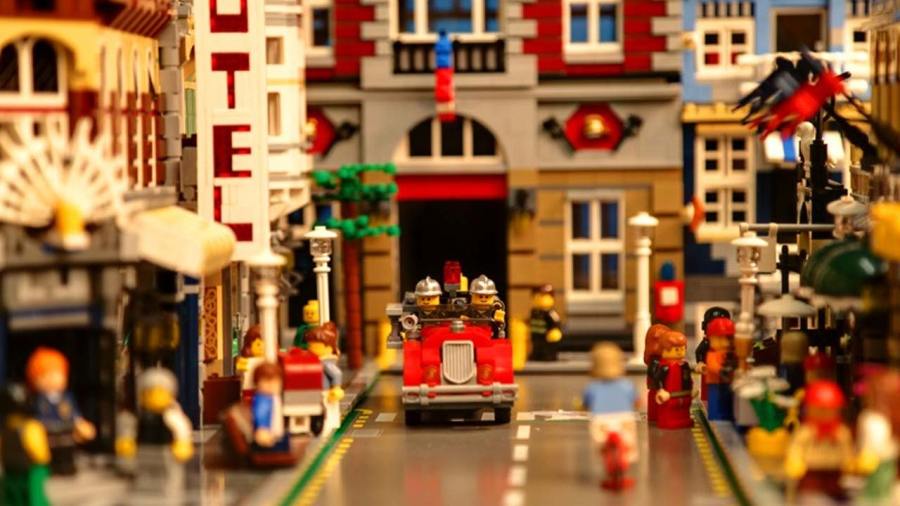 brick-convention-gets-participants-building