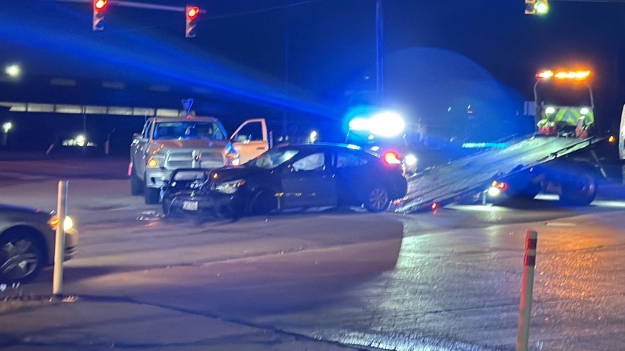 police-clear-intersection-after-vehicles-crash
