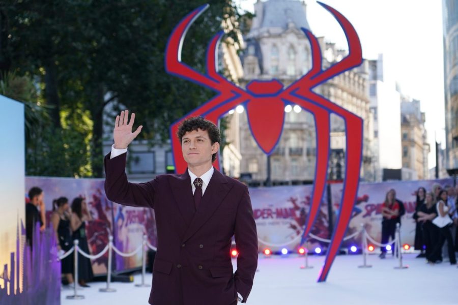‘spider-man’-stays-on-top-of-box-office-while-two-dino-movies-battle-for-third