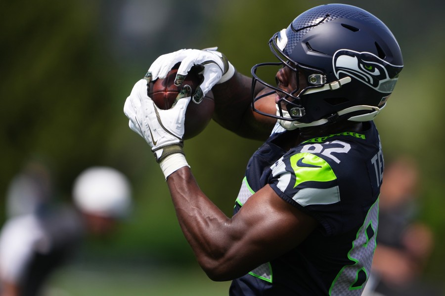 browns-sign-rookie-tight-end-as-injury-replacement