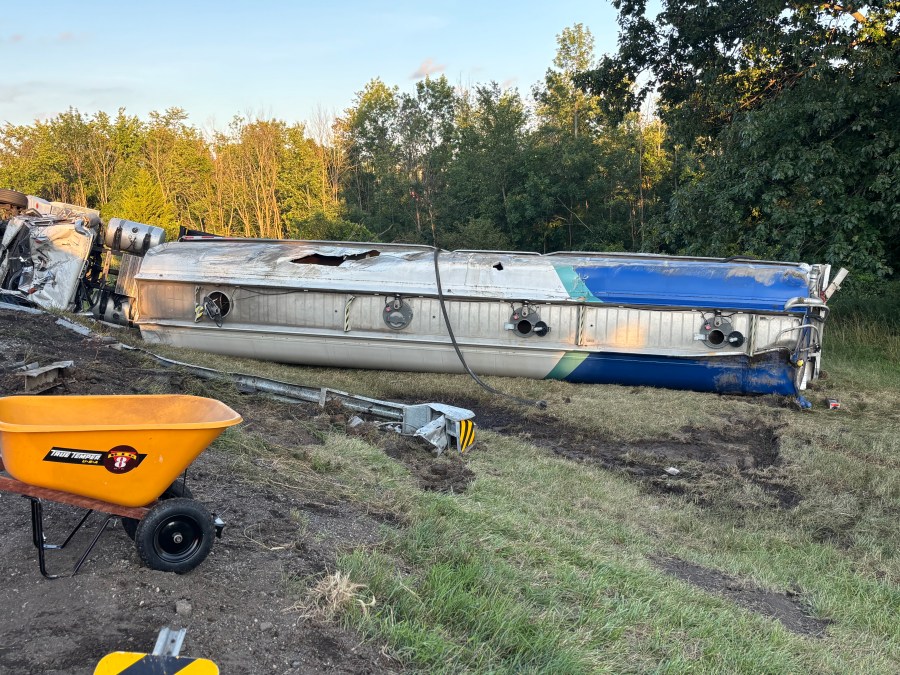 roughly-4,500-gallons-of-fuel-spilled-after-tanker-crash-on-i-480-ramp-in-streetsboro