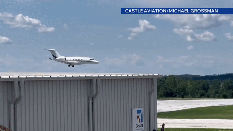 watch:-pilot-makes-rare-emergency-landing-at-ohio-airport