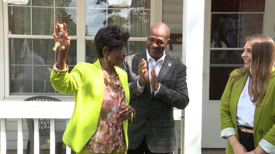 decades-old-promise-becomes-reality-as-woman-takes-keys-to-her-home
