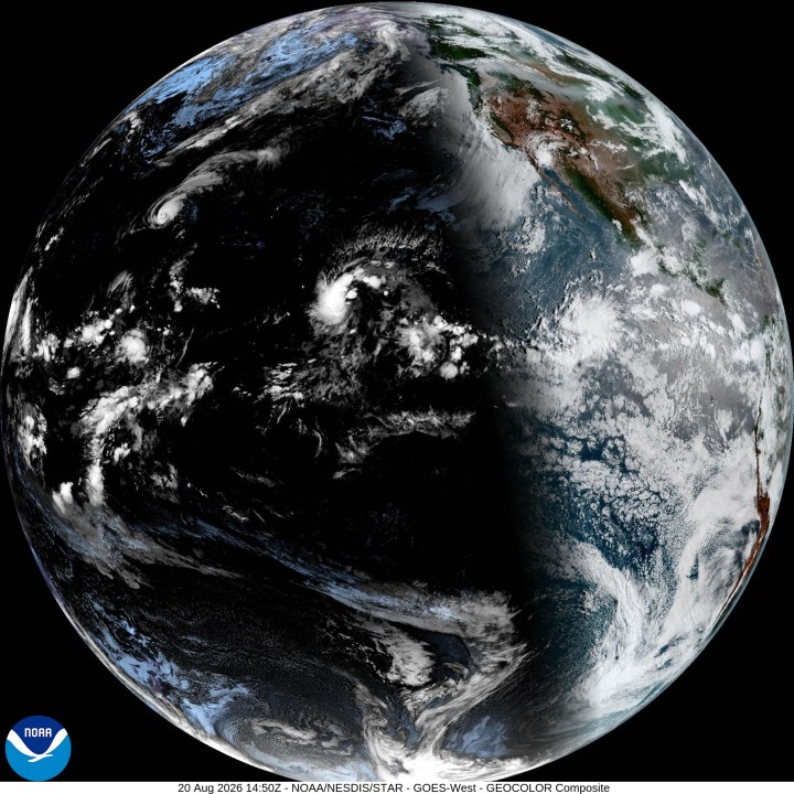 still-recovering-from-hurricane-lala,-hawaii-prepares-for-a-possible-weekend-cyclone