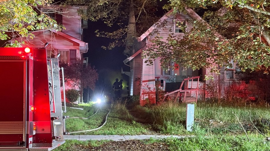 garage-fire-damages-2-homes-in-youngstown