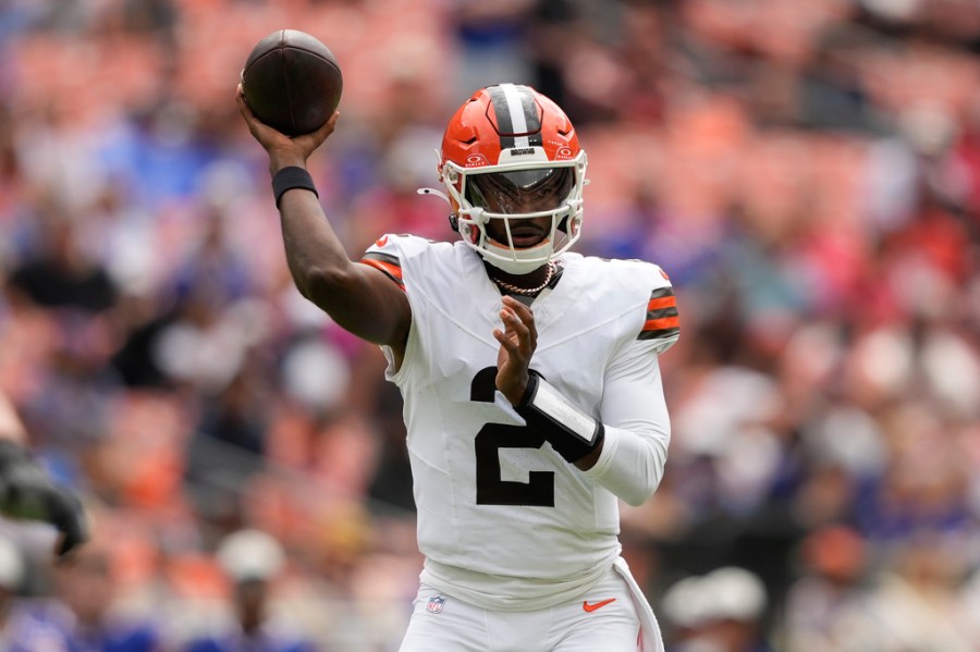 sanders-throws-td-pass-but-bills-batter-browns-31-7
