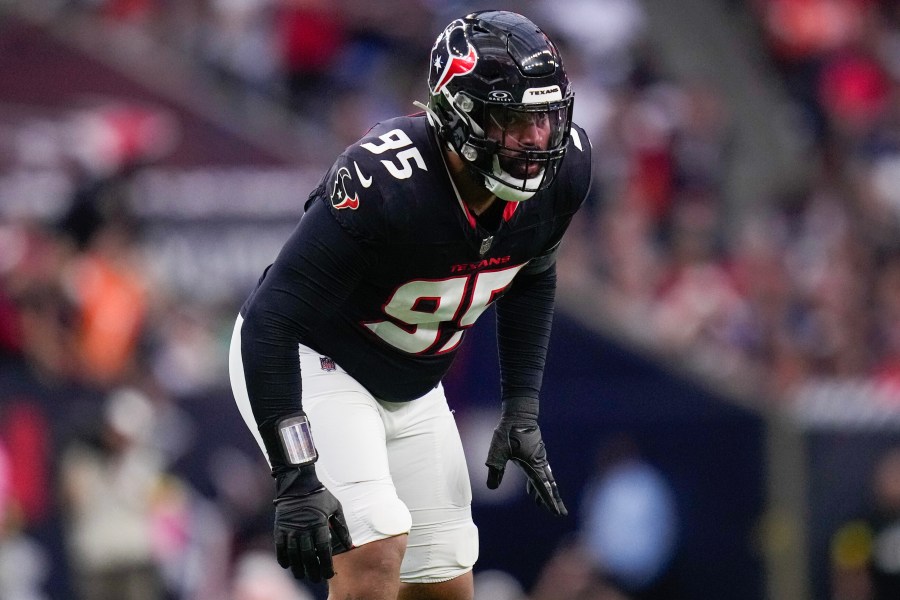 browns-officially-sign-veteran-defensive-end
