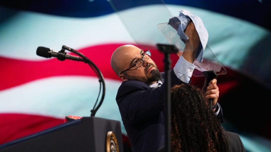 white-house-teleprompter-operator-who-placed-bets-on-trump’s-speeches-ordered-to-pay-$172k