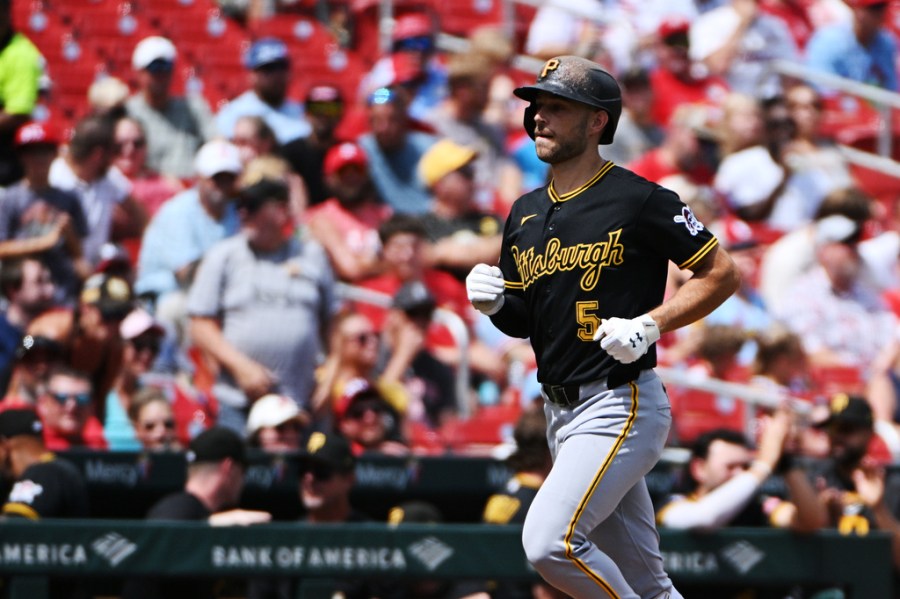 flores-jr.,-lowe-spark-pirates-to-6-2-win-over-cardinals