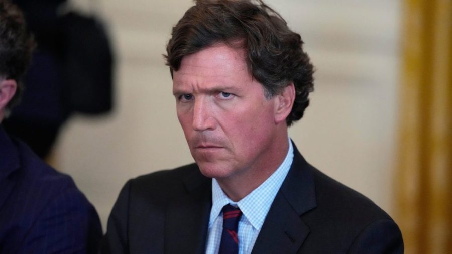 tucker-carlson:-trump-needs-to-be-removed-from-office-‘immediately’