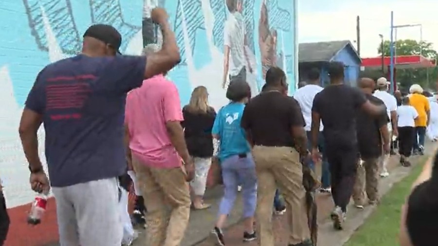 final-summer-prayer-walk-to-stop-violence-held-in-youngstown