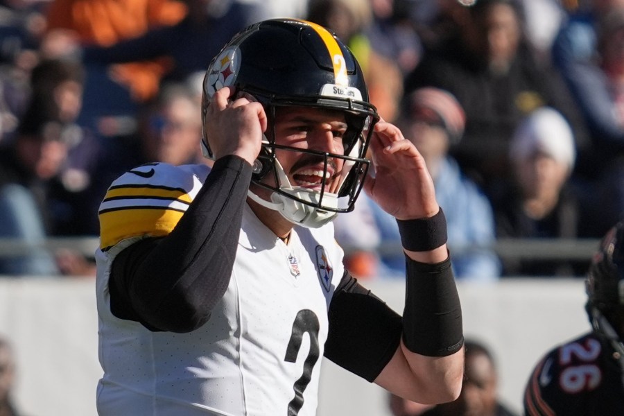 steelers-keep-four-quarterbacks-on-final-53-man-roster