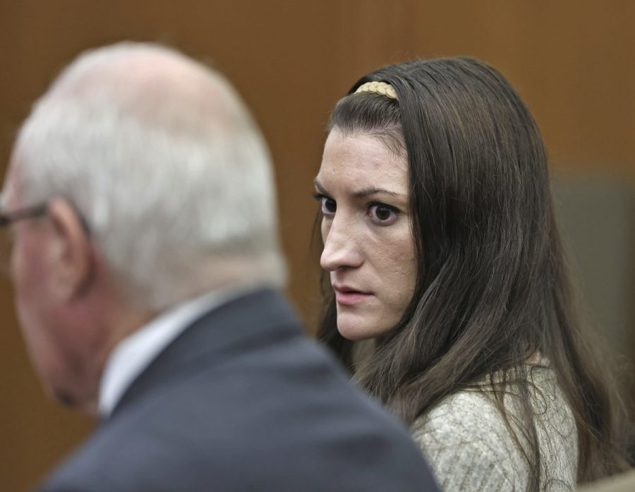 jury-in-lindsay-clancy-trial-can’t-get-a-unanimous-decision,-judge-says-to-keep-deliberating