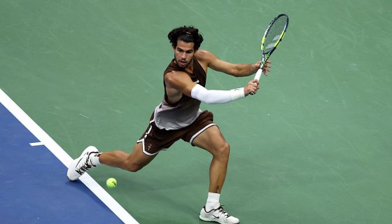 tennis-superstar-carlos-alcaraz-debuts-the-travis-scott-“cactus-court”-sneakers
