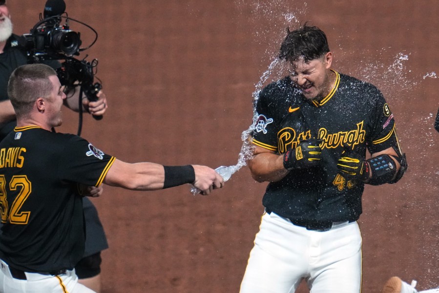 pirates-outlast-giants-13-12-on-9th-inning-error