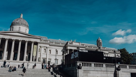 jay-z-surprises-fans-at-london-pop-up-celebrating-30-years-of-hov