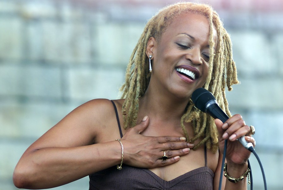 cassandra-wilson,-the-2-time-grammy-award-winning-jazz-singer,-dies-at-70