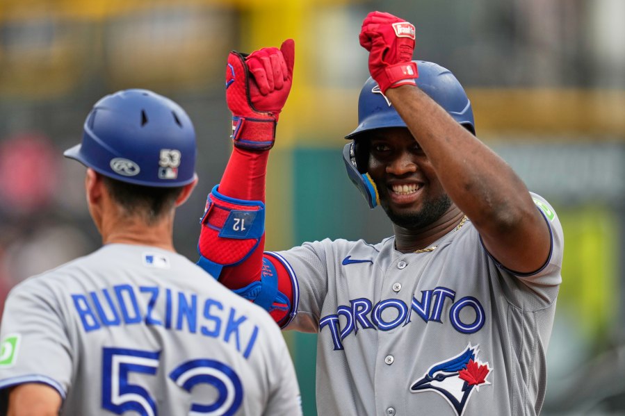 blue-jays-top-guardians,-within-1/2-game-of-al-wild-card